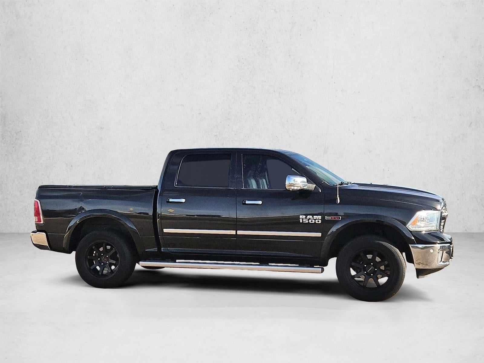 2018 RAM 1500 Laramie Crew Cab 4x4 5'7" Box