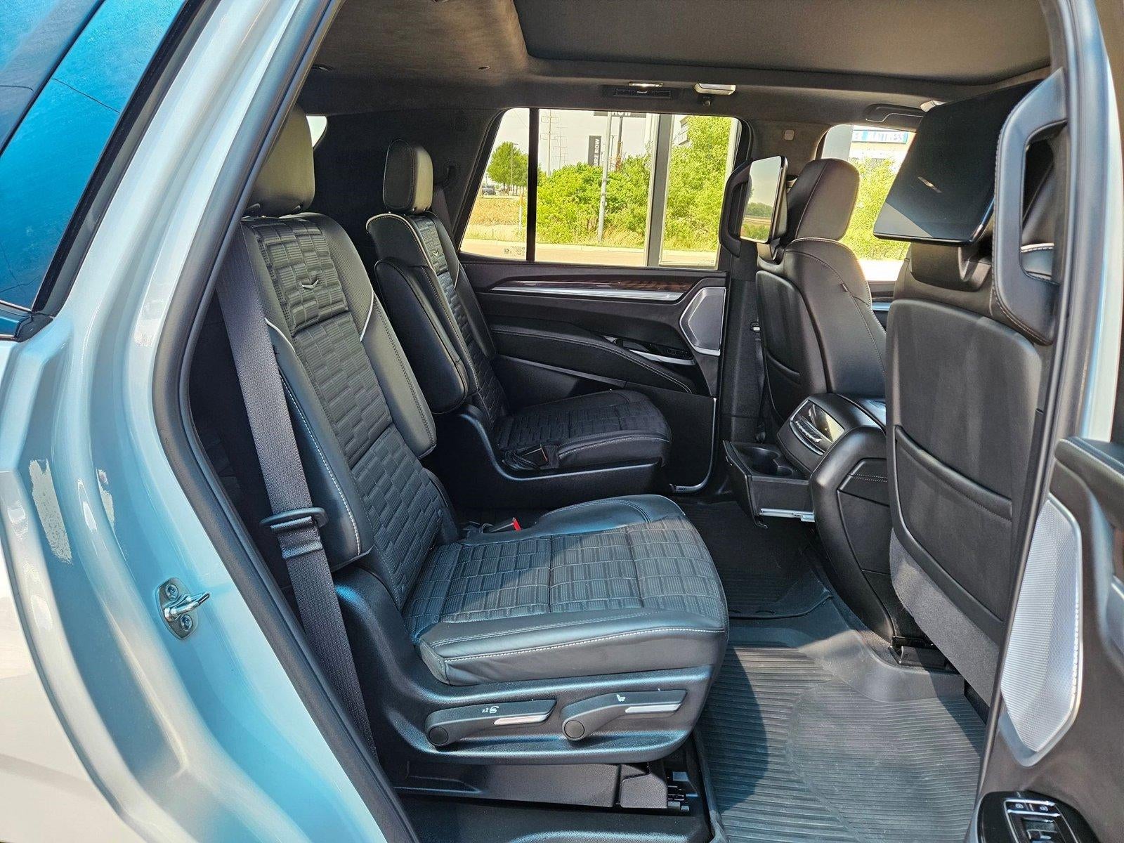 2025 Cadillac Escalade Sport Platinum