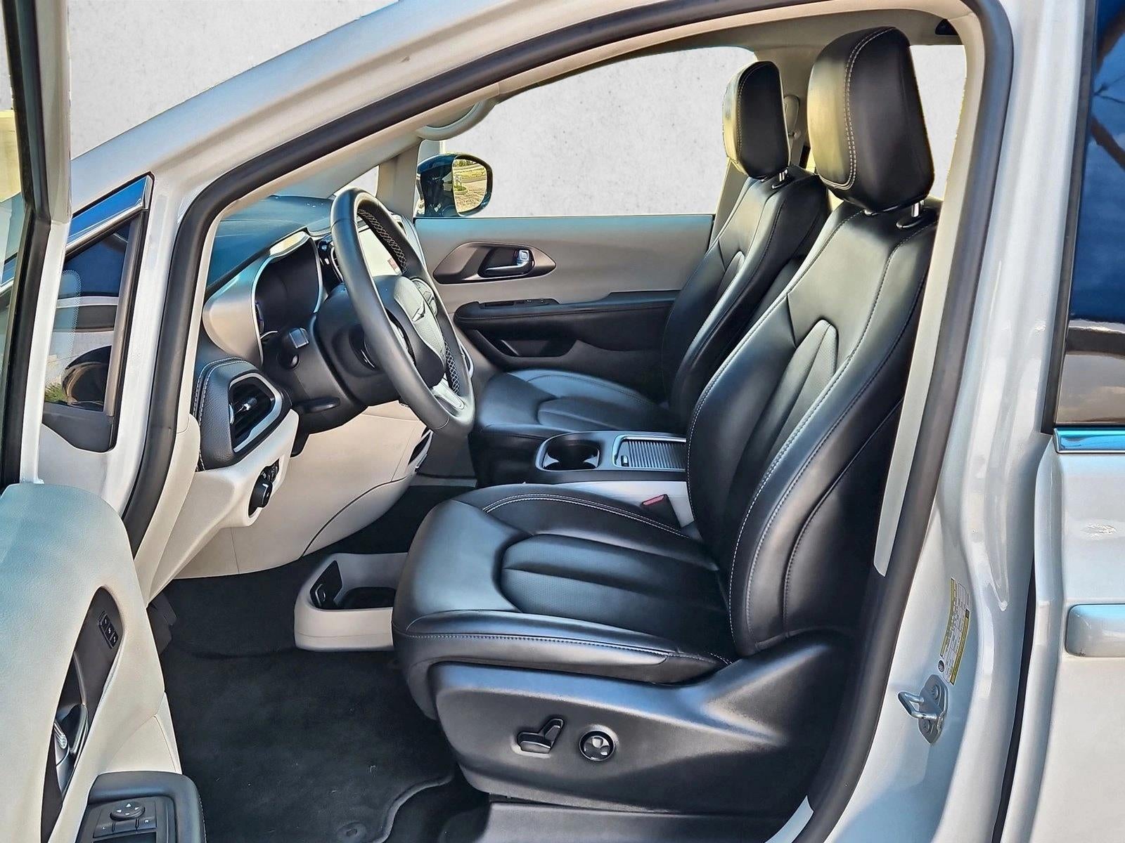 2024 Chrysler Pacifica Hybrid Select