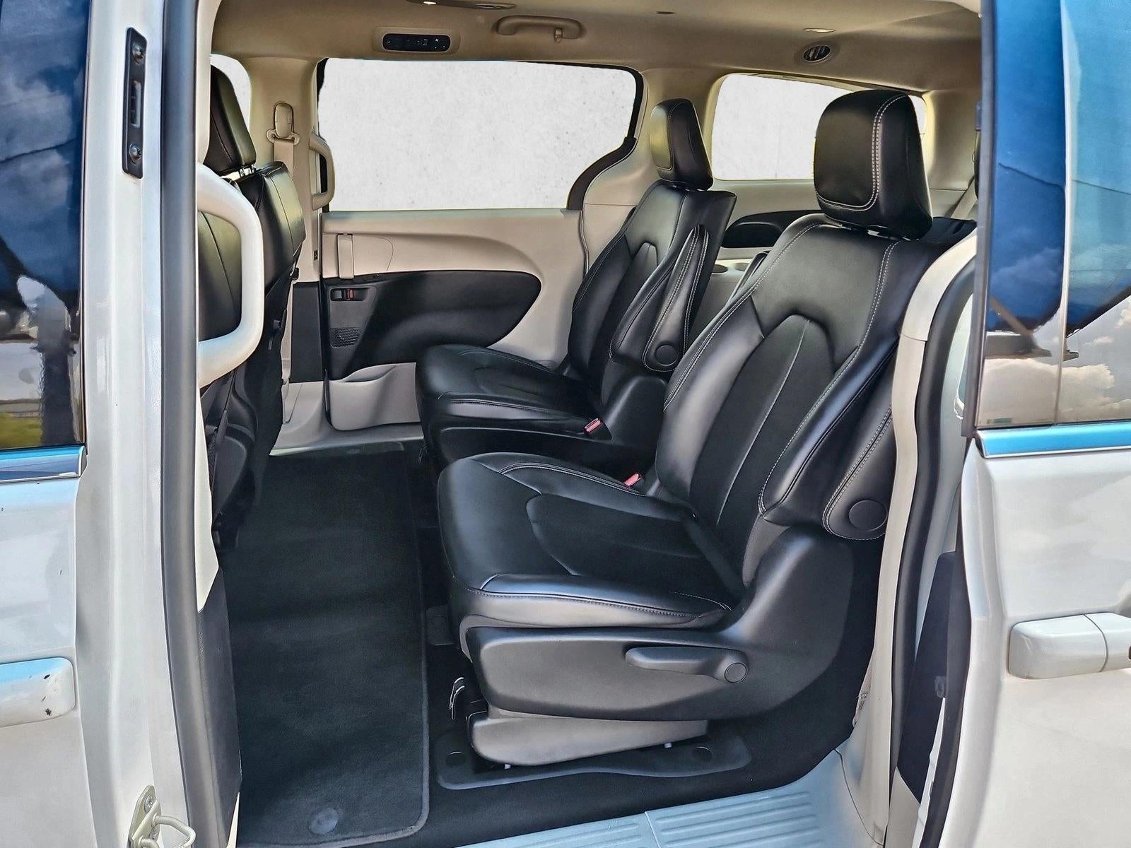 2024 Chrysler Pacifica Hybrid Select