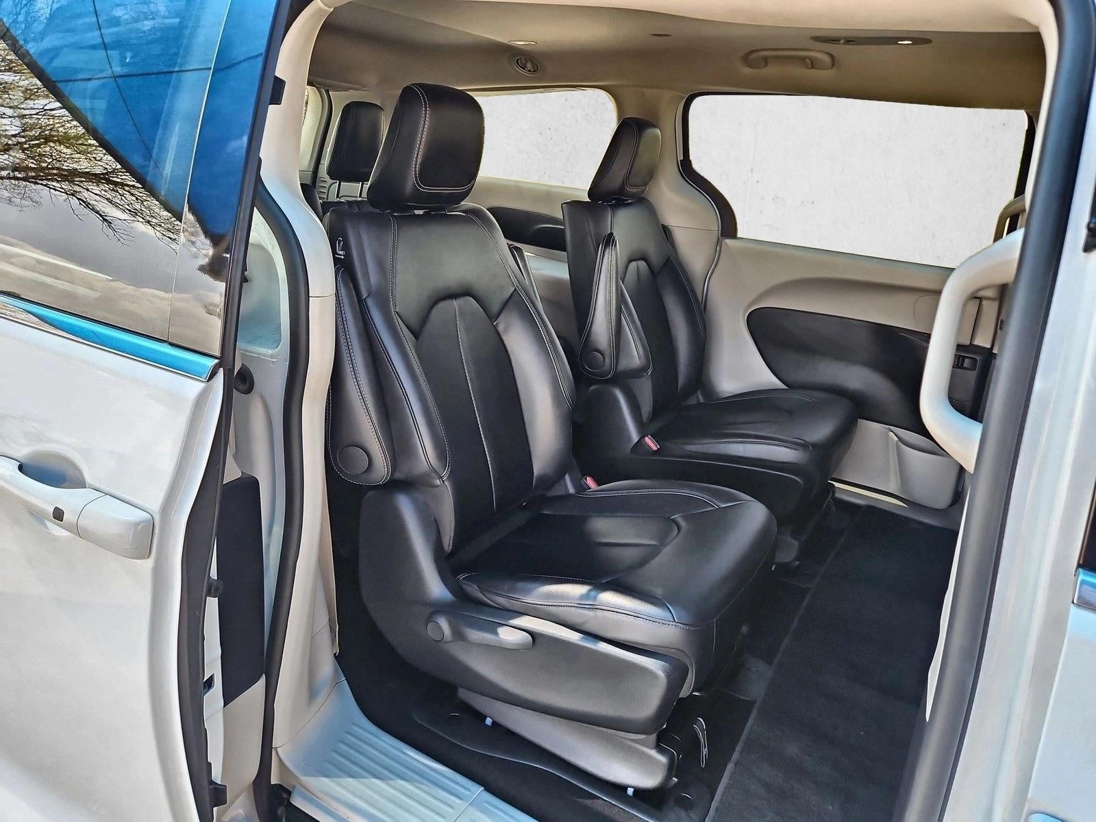 2024 Chrysler Pacifica Hybrid Select