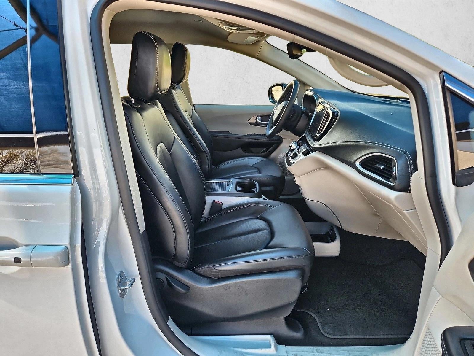 2024 Chrysler Pacifica Hybrid Select
