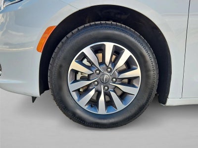 2024 Chrysler Pacifica Hybrid Select