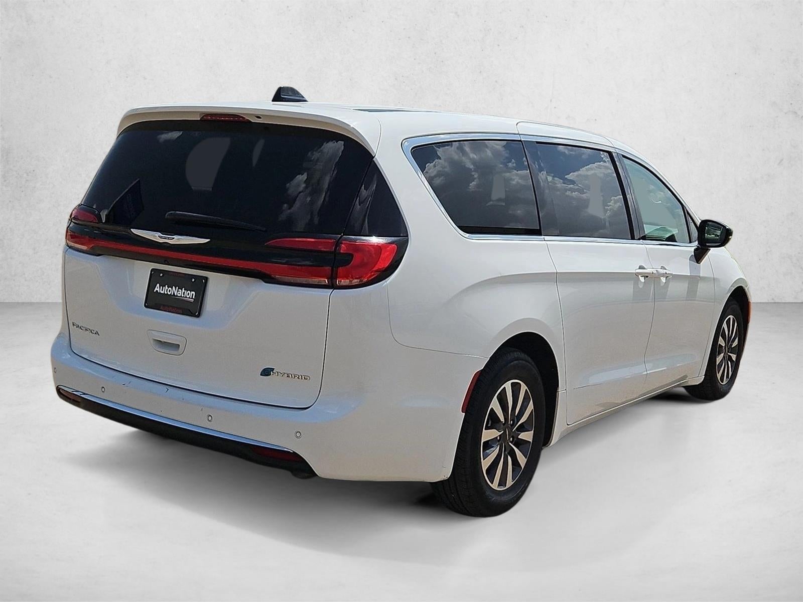 2024 Chrysler Pacifica Hybrid Select