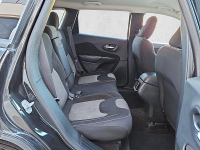 2016 Jeep Cherokee Sport