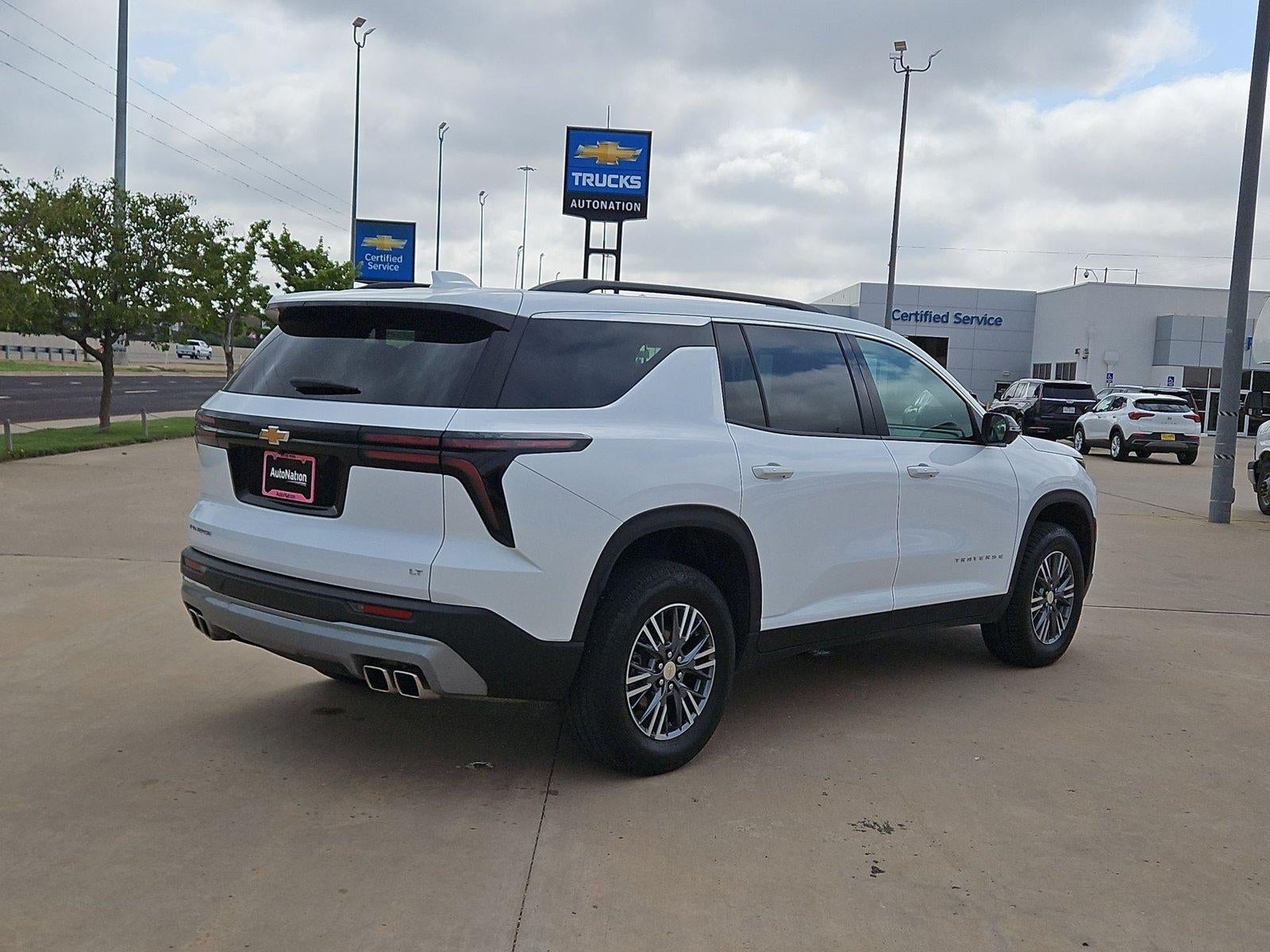 2024 Chevrolet Traverse LT