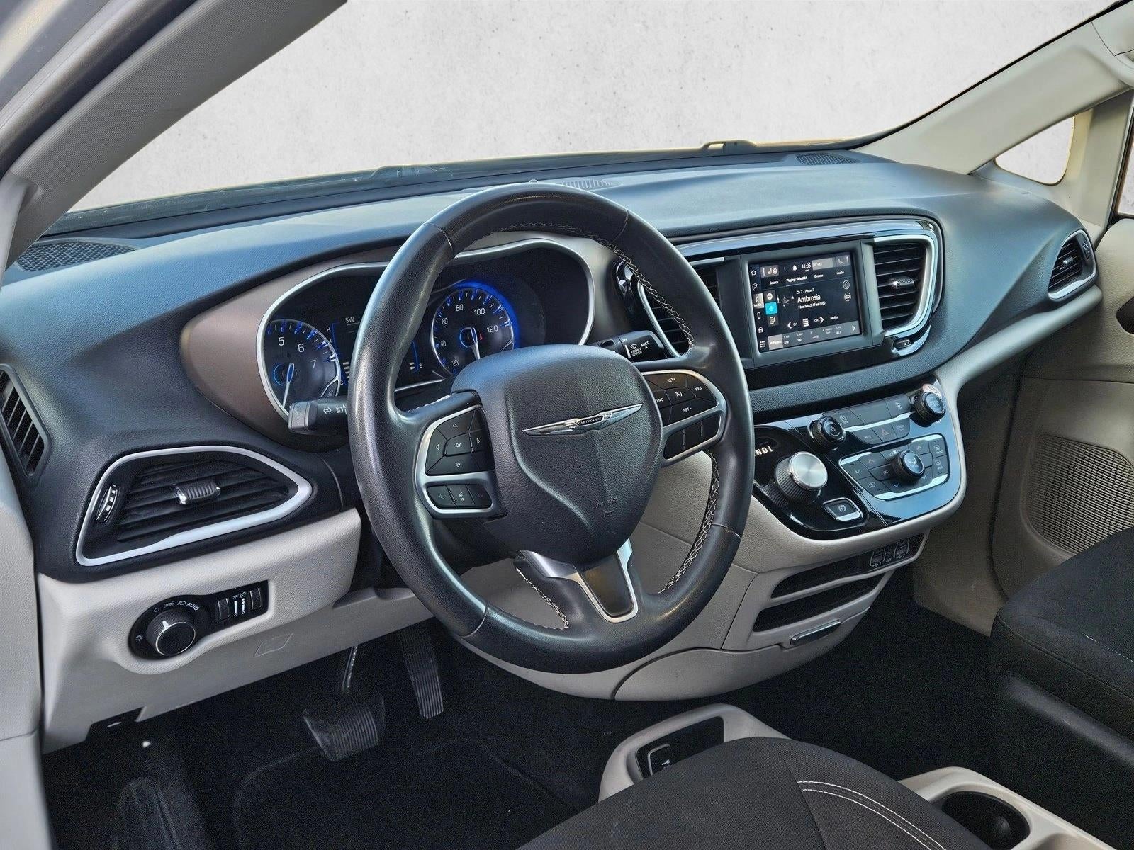 2022 Chrysler Voyager LX