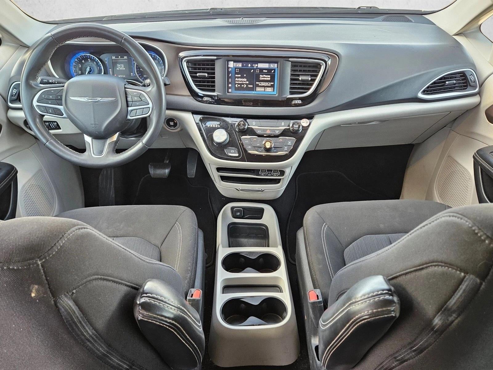 2022 Chrysler Voyager LX