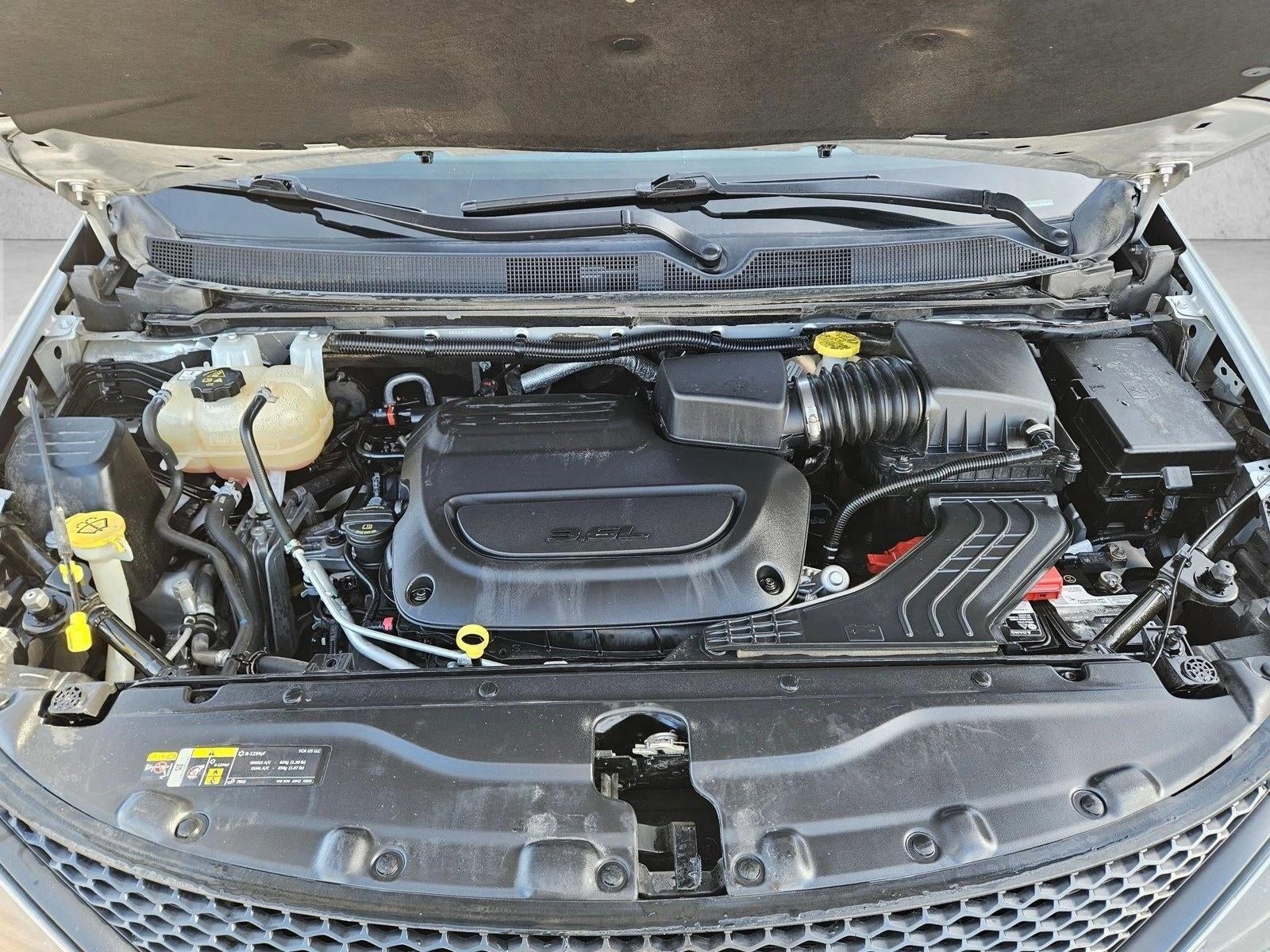 2022 Chrysler Voyager LX