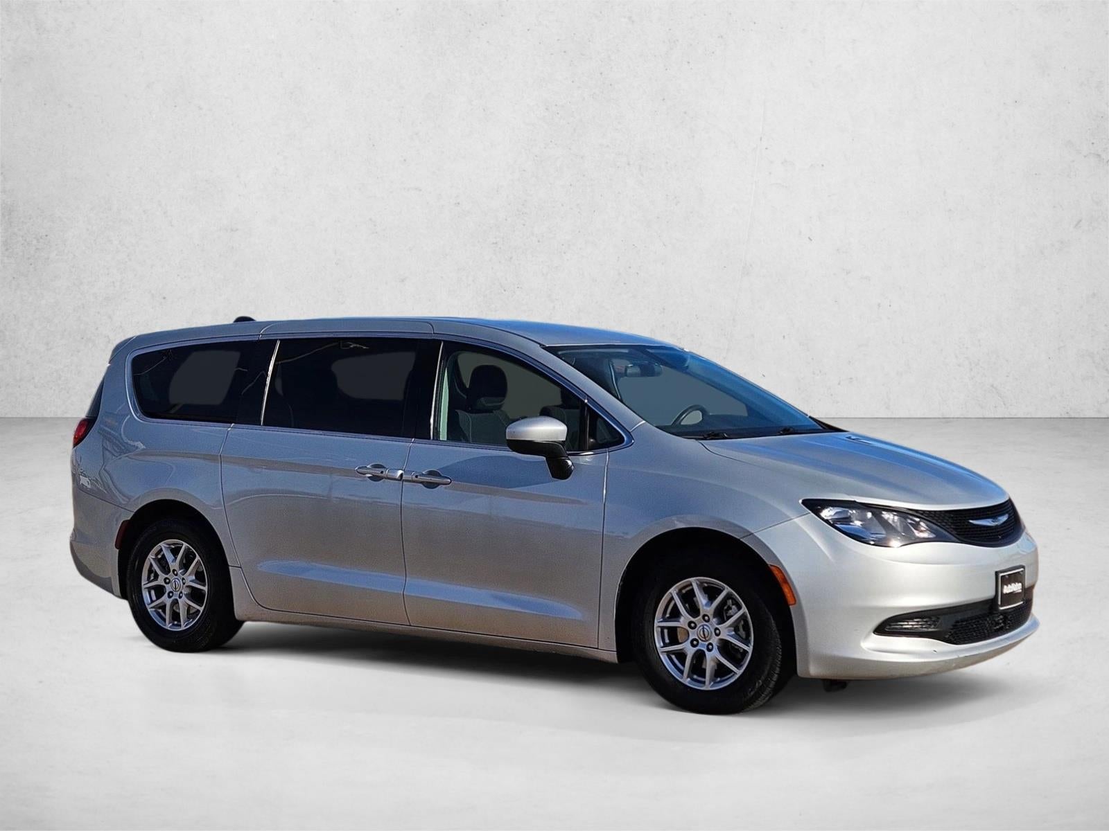 2022 Chrysler Voyager LX