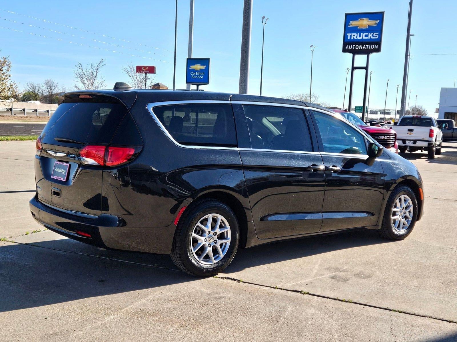 2023 Chrysler Voyager LX