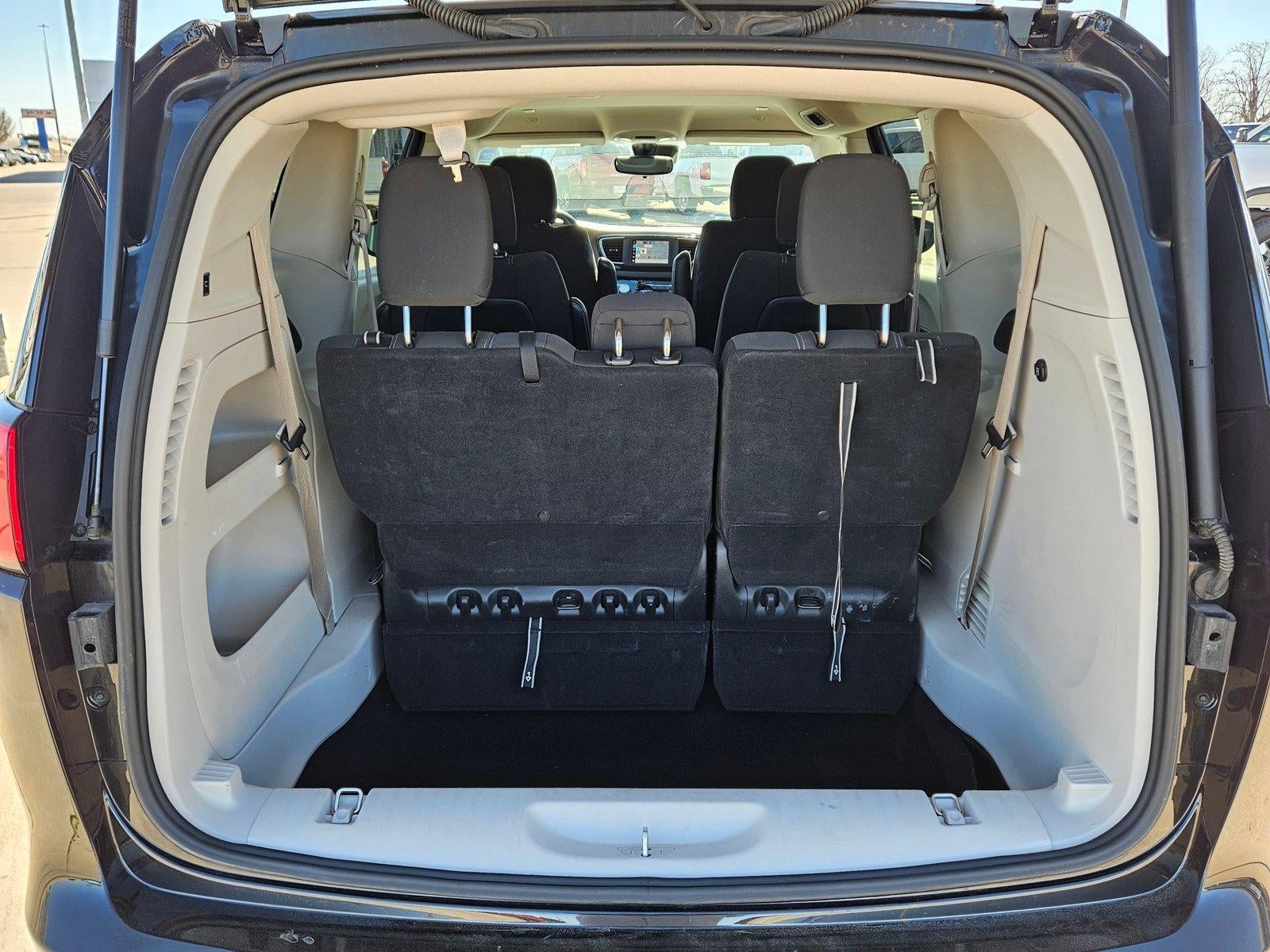 2023 Chrysler Voyager LX