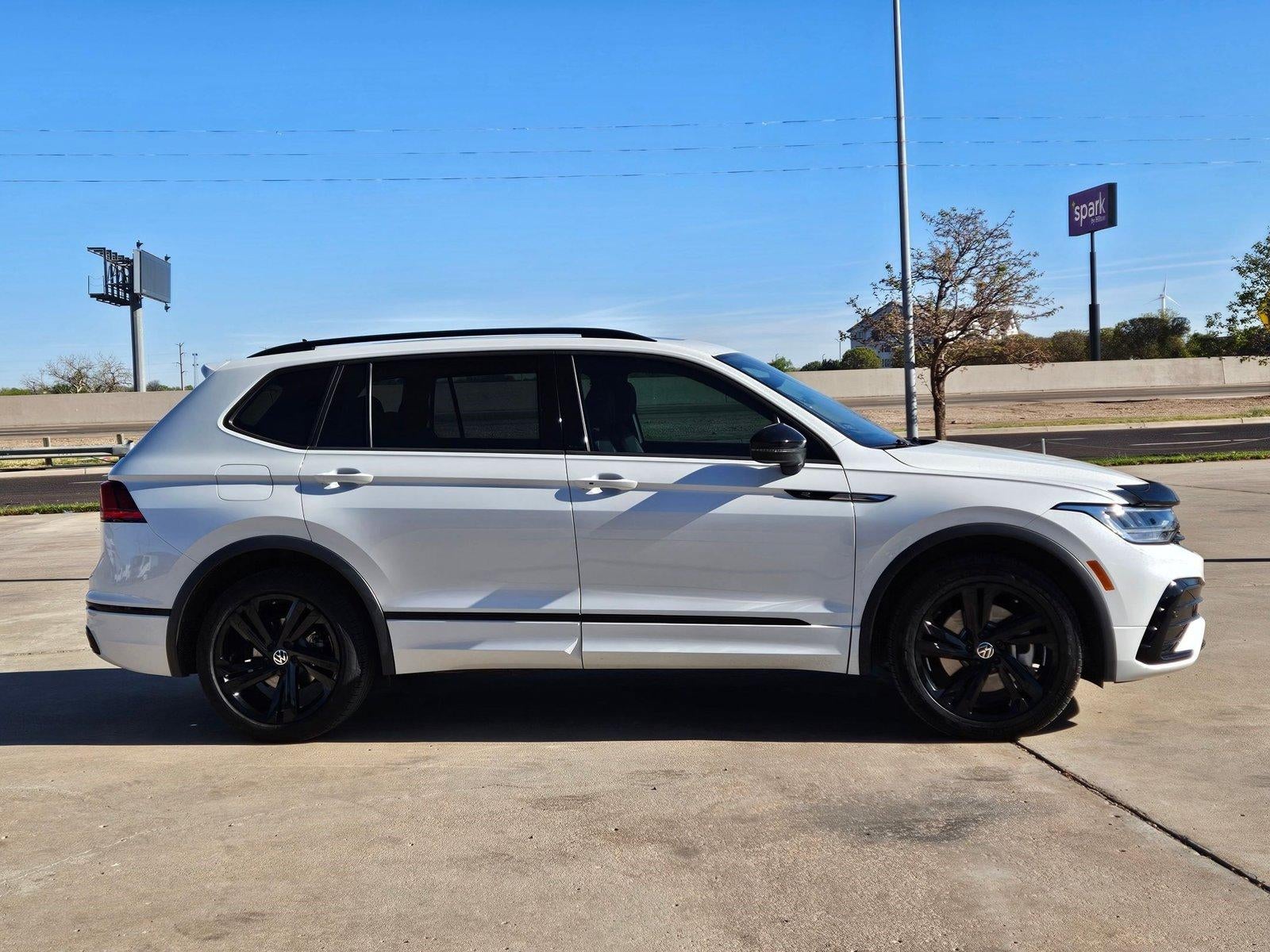 2023 Volkswagen Tiguan SE R-Line Black