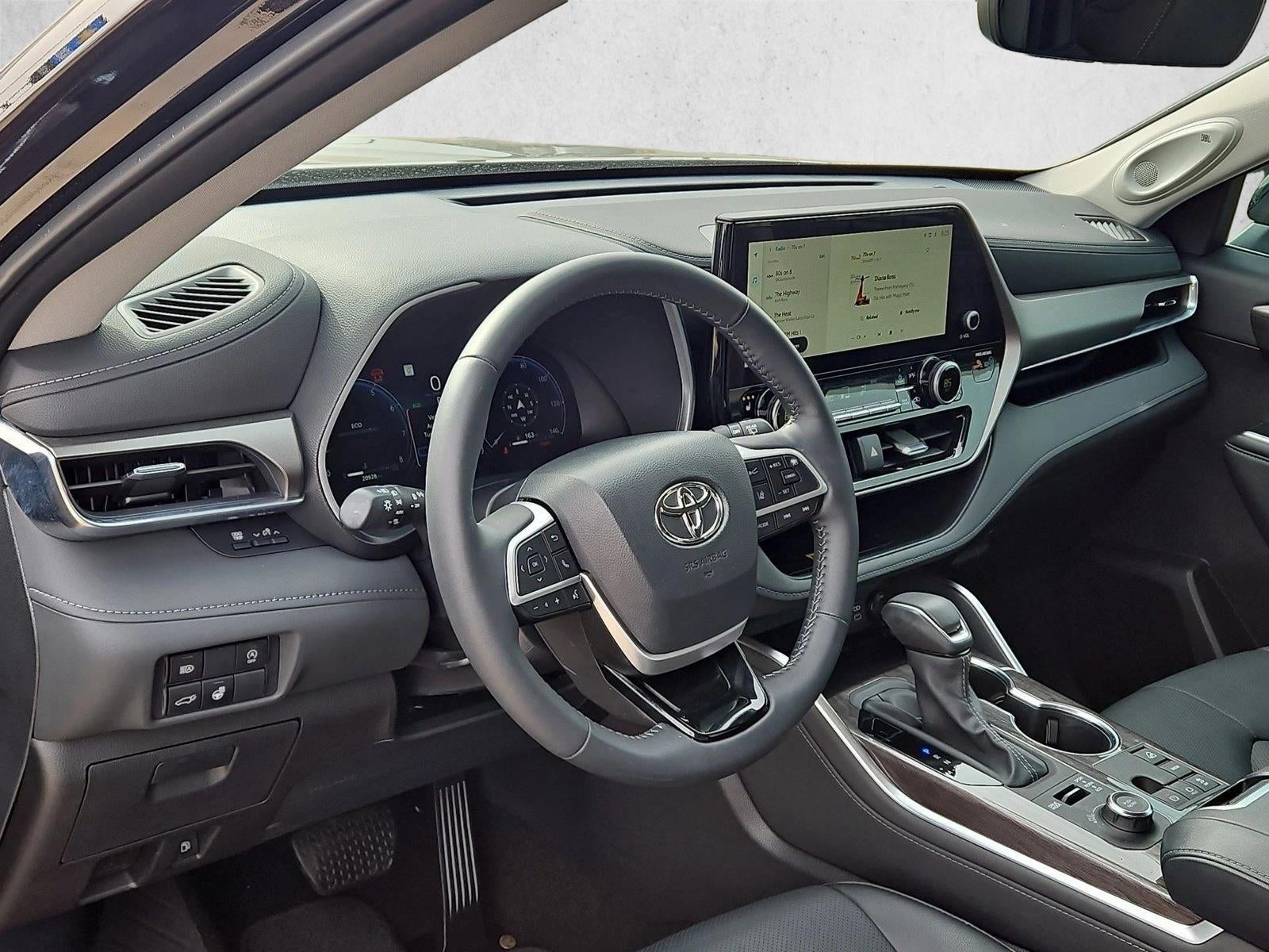 2025 Toyota Highlander LE